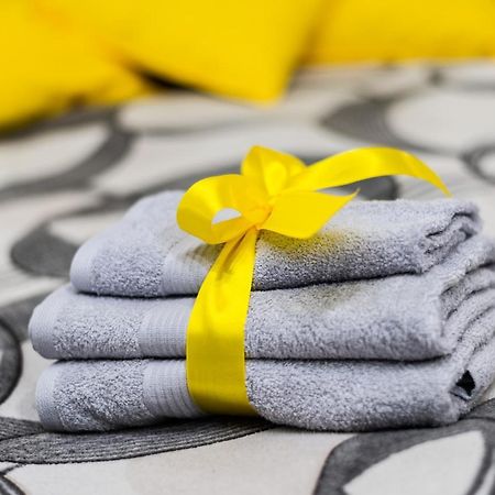 Black & Yellow Centrally Located Studio Novi Sad Exterior photo