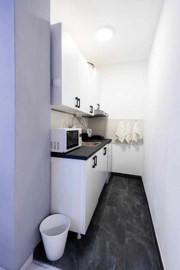 Black & Yellow Centrally Located Studio Novi Sad Exterior photo